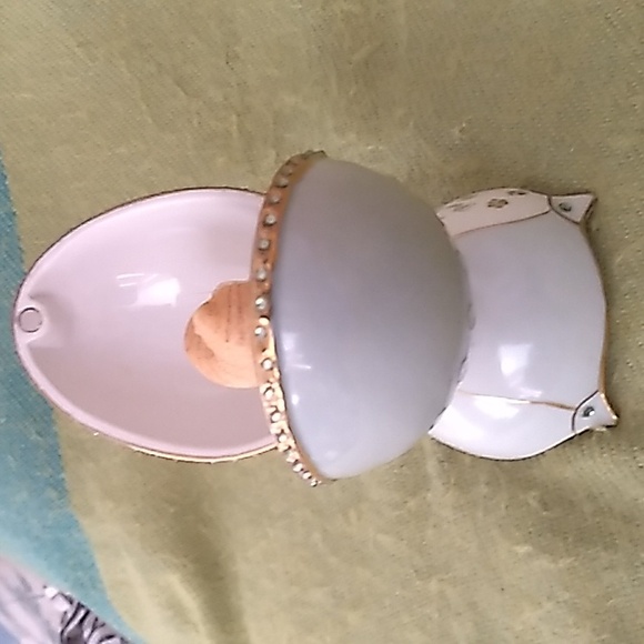 Heirloom Porcelain Musical Collection "Kitten Dreams"  Musical Egg - Picture 7 of 16